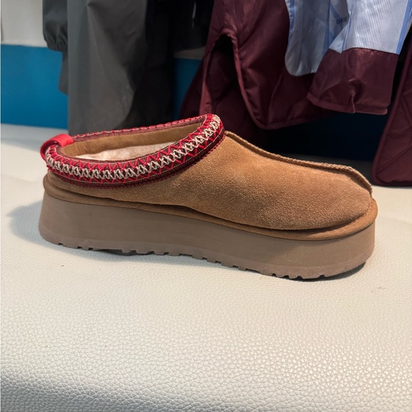 Ugg Platform Tazz Slippers. Womens, Size 9 - Picture 2 of 5